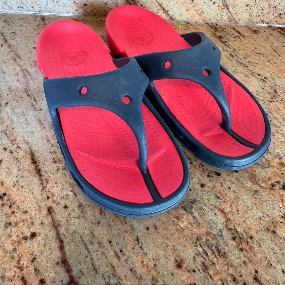 CROCS Size 3 Little Kids Sandals - Flip Flops - Boys or Girls